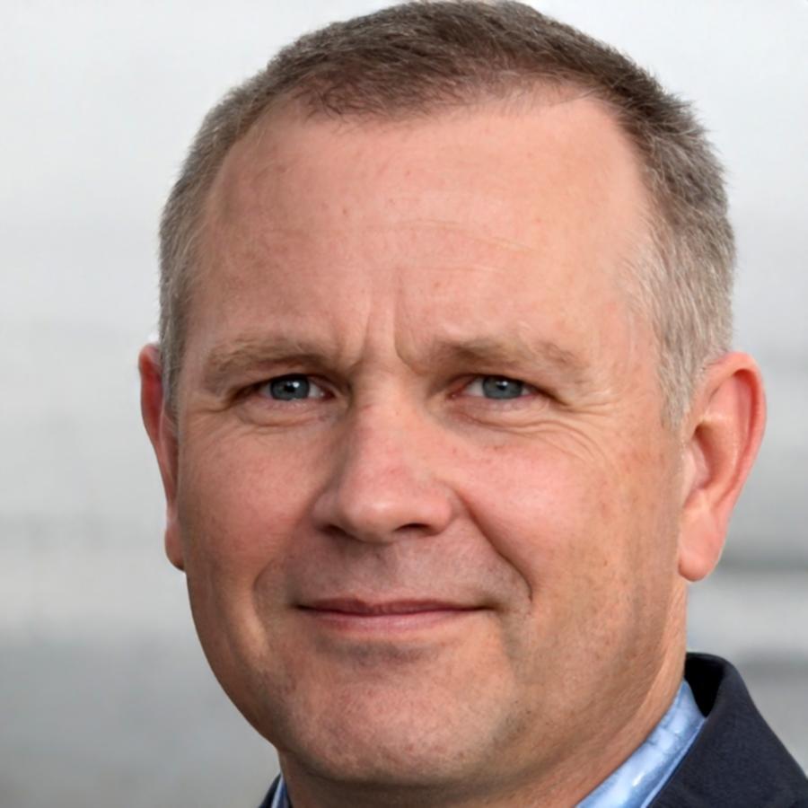 Zephyr Castellano, coordinador principal de proyectos de aplicaciones financieras estudiantiles